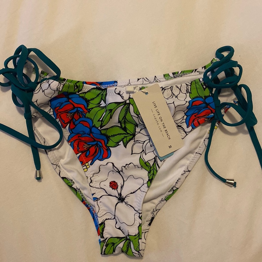 Cupshe woman’s bikini bottoms size M